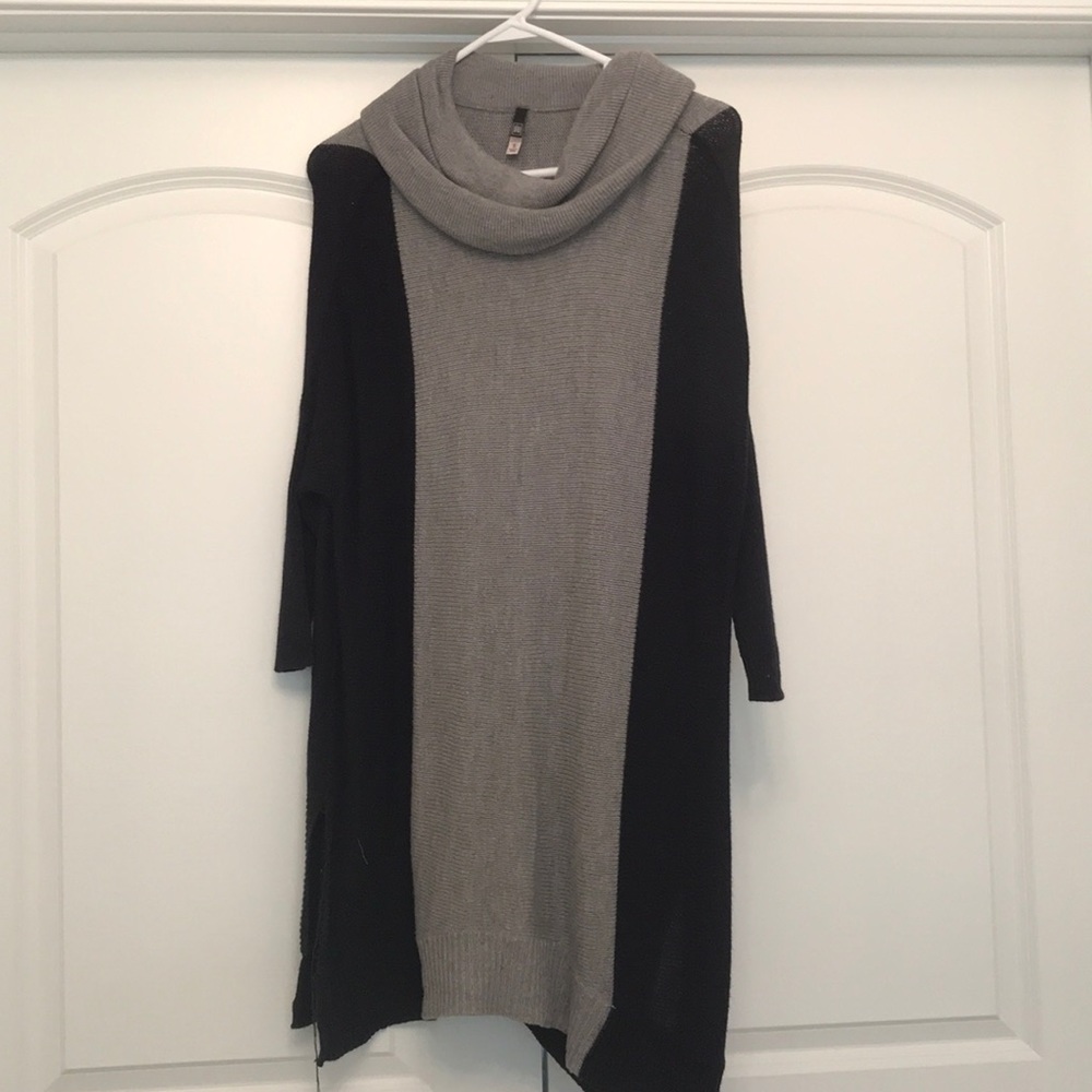 EUC The Limited Black & Gray Tunic Sweater, Small